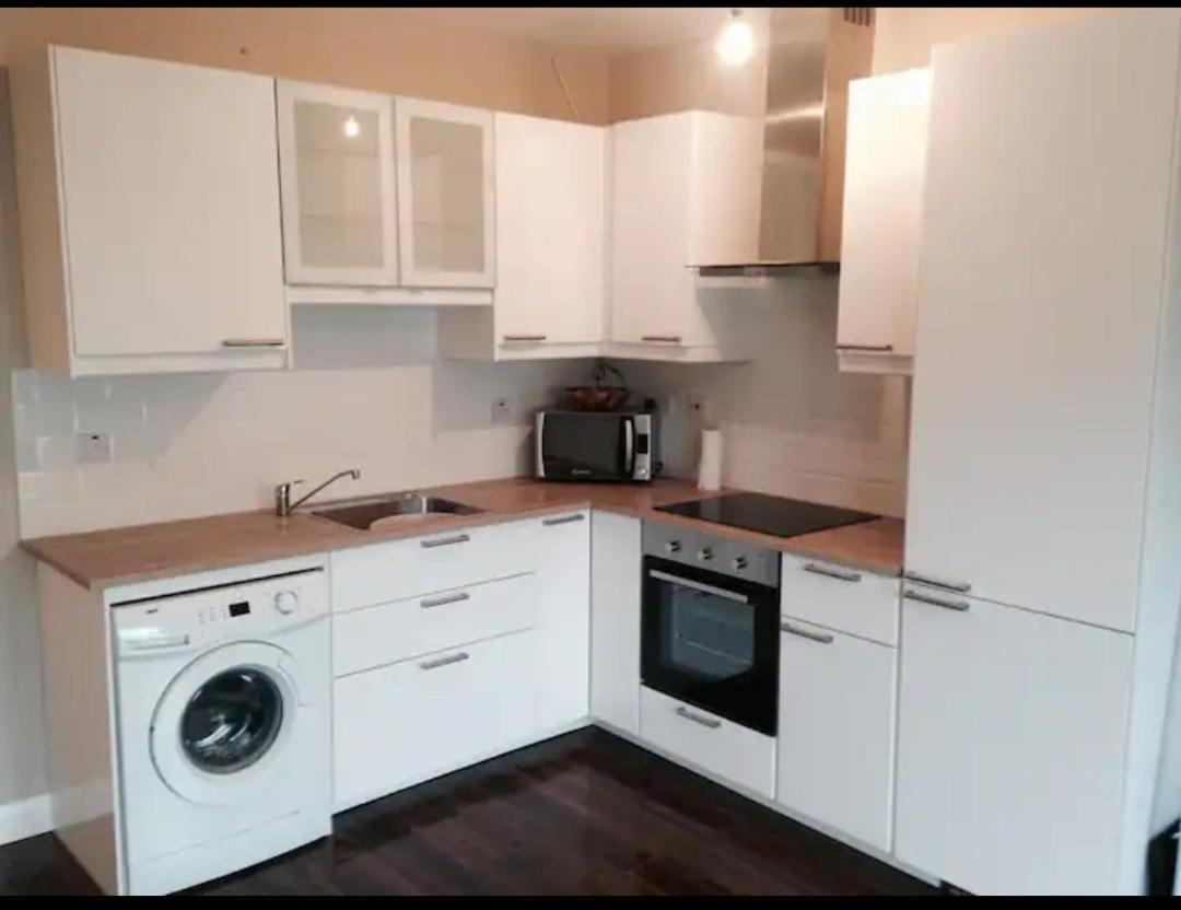 Salthill Village 3 Bed Apartment 戈尔韦 外观 照片